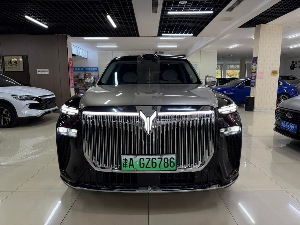 Voyah 岚图泰山 PHEV 2026 — фото автомобиля