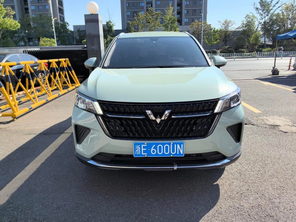 Wuling Asta 2022 — фото автомобиля