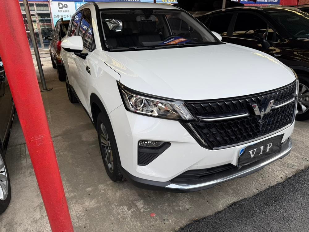 Wuling Asta 2021 — фото автомобиля 1