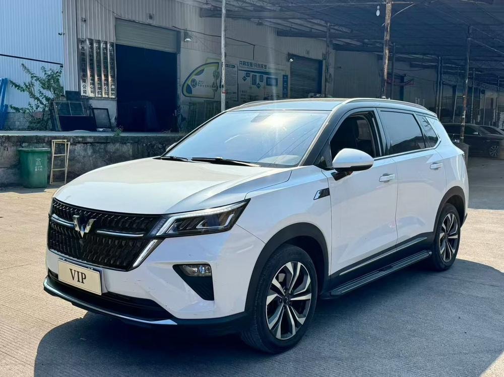Wuling Asta 2021 — фото автомобиля 1