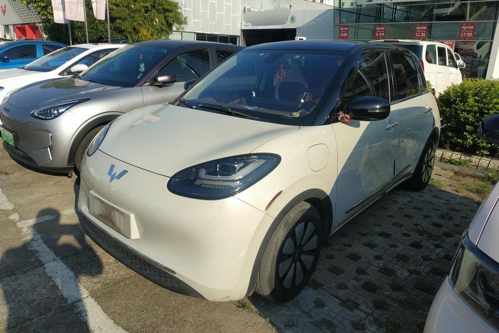 Wuling Bingo 2023 — фото автомобиля 1