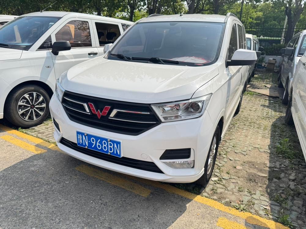Wuling Hongguang 2021 — фото автомобиля