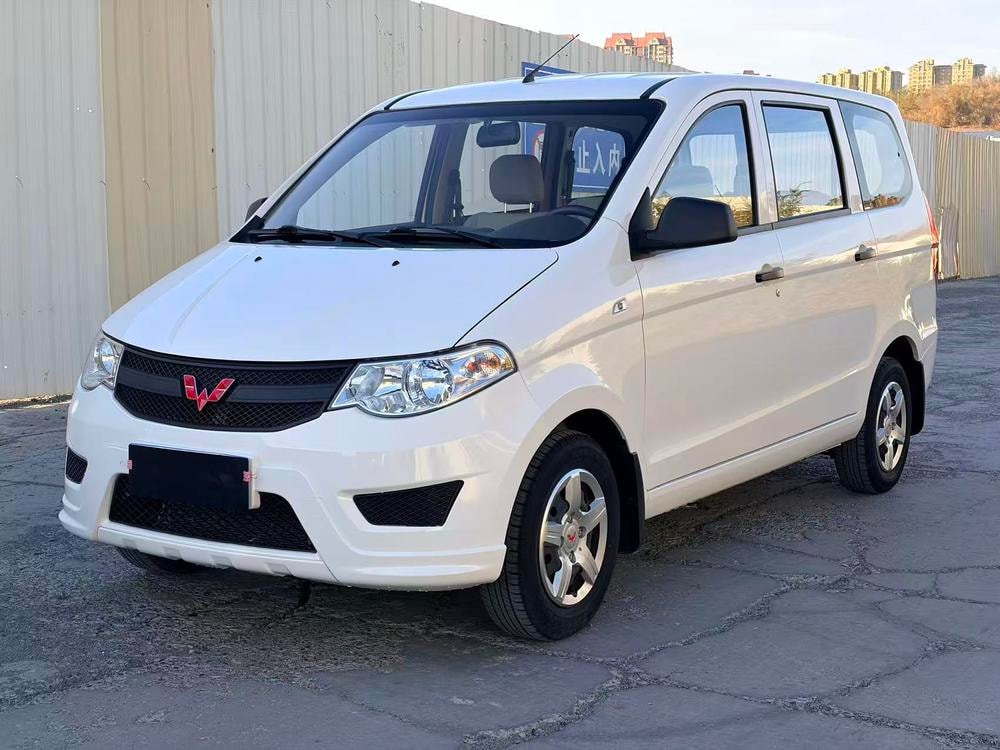 Wuling Hongguang 2021 — фото автомобиля