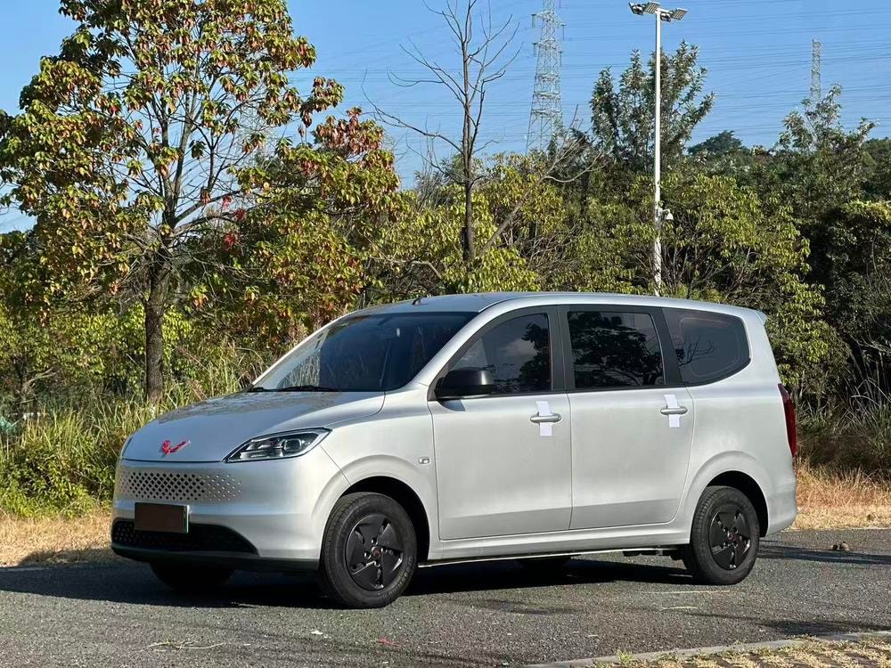 Wuling Hongguang EREV 2025 — фото автомобиля