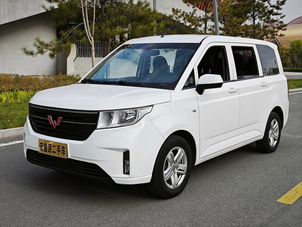 Wuling Hongguang PLUS 2019 — фото автомобиля
