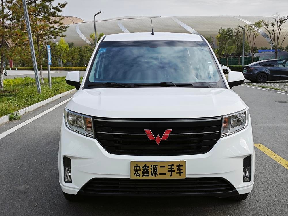 Wuling Hongguang PLUS 2019 — фото автомобиля