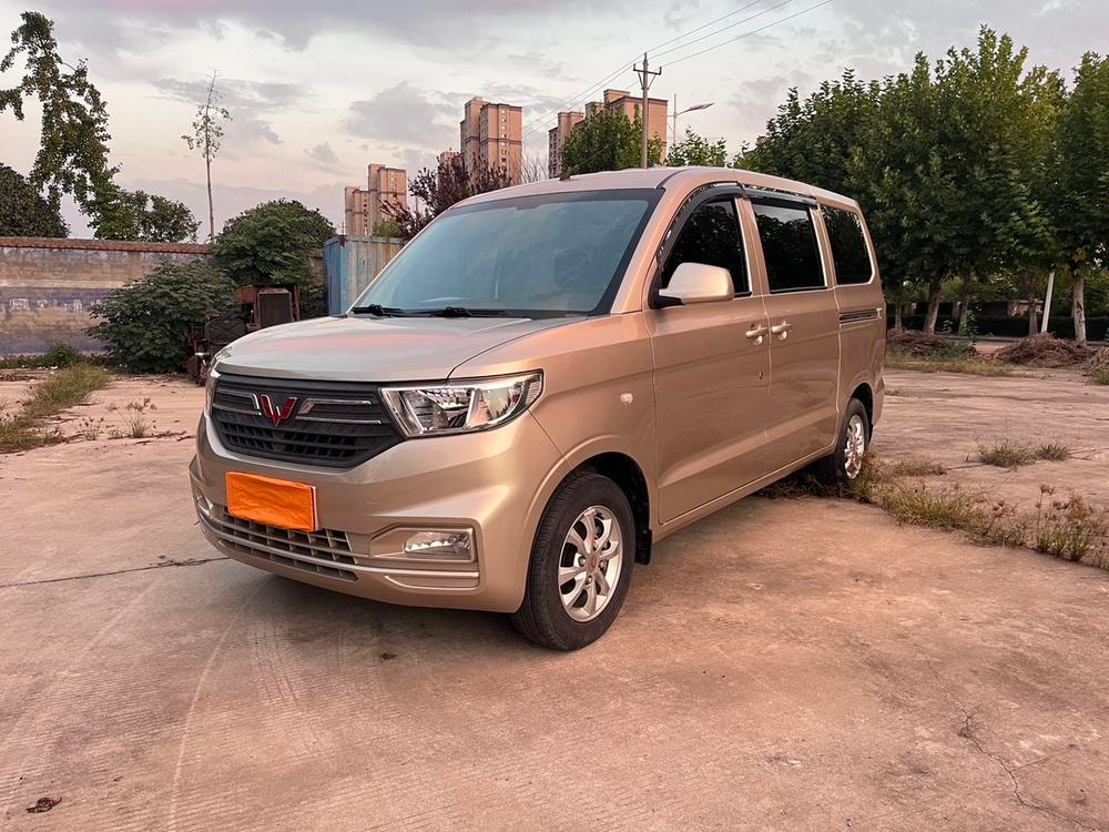 Wuling Hongguang V 2022 — фото автомобиля