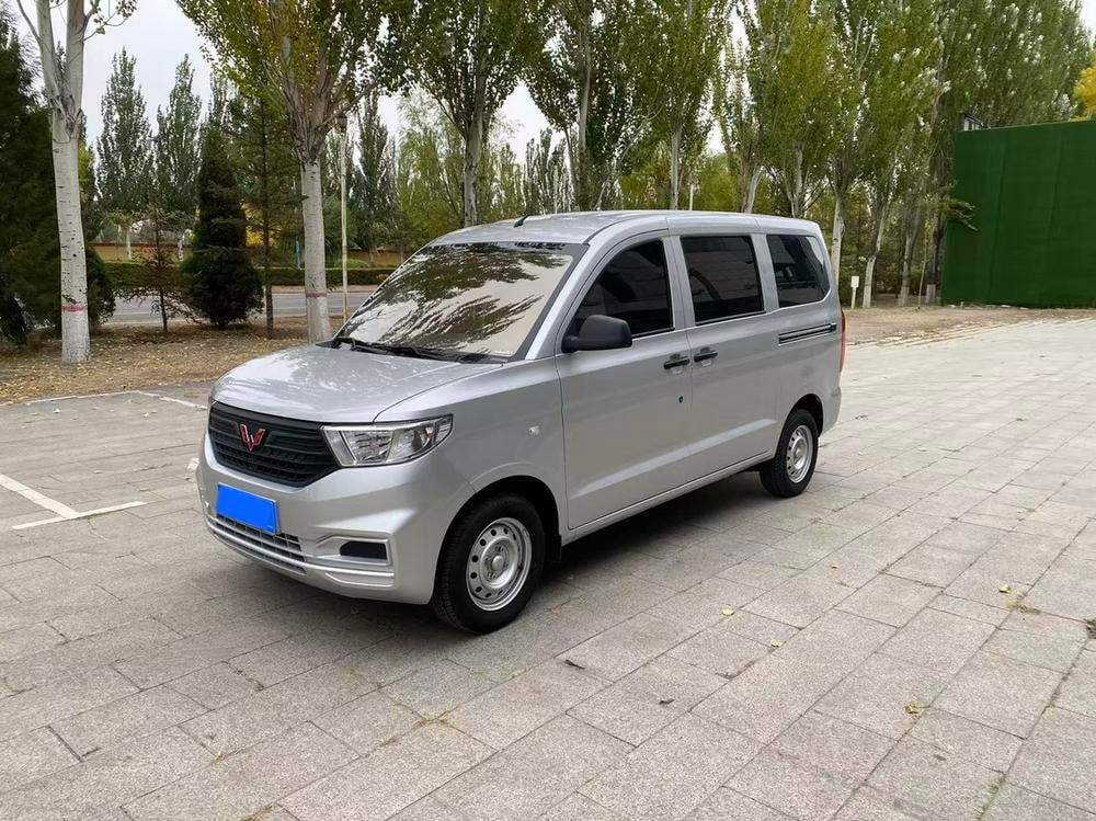 Wuling Hongguang V 2022 — фото автомобиля 1