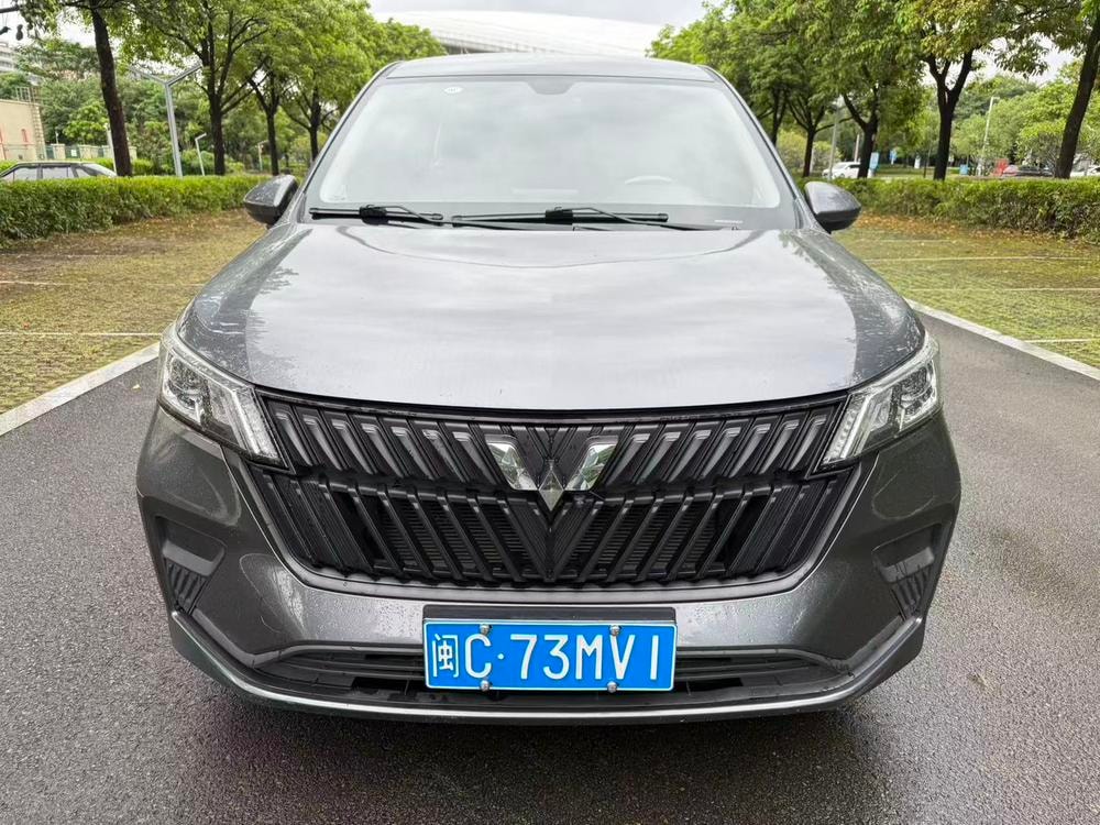 Wuling Jiachen 2022 — фото автомобиля