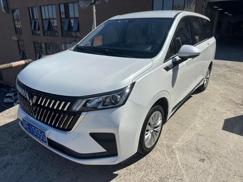 Wuling Jiachen 2022 — фото автомобиля 1