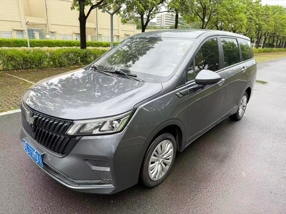 Wuling Jiachen 2022 — фото автомобиля 1