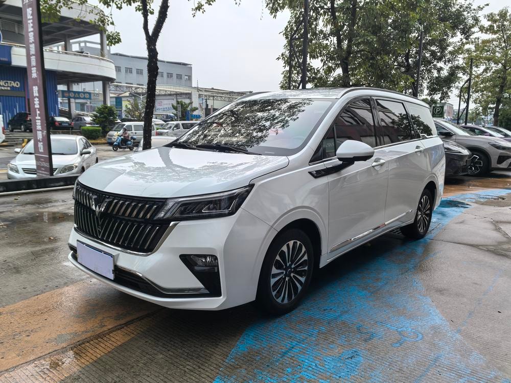 Wuling Jiachen 2022 — фото автомобиля