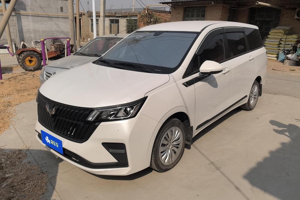Wuling Jiachen 2022 — фото автомобиля 1