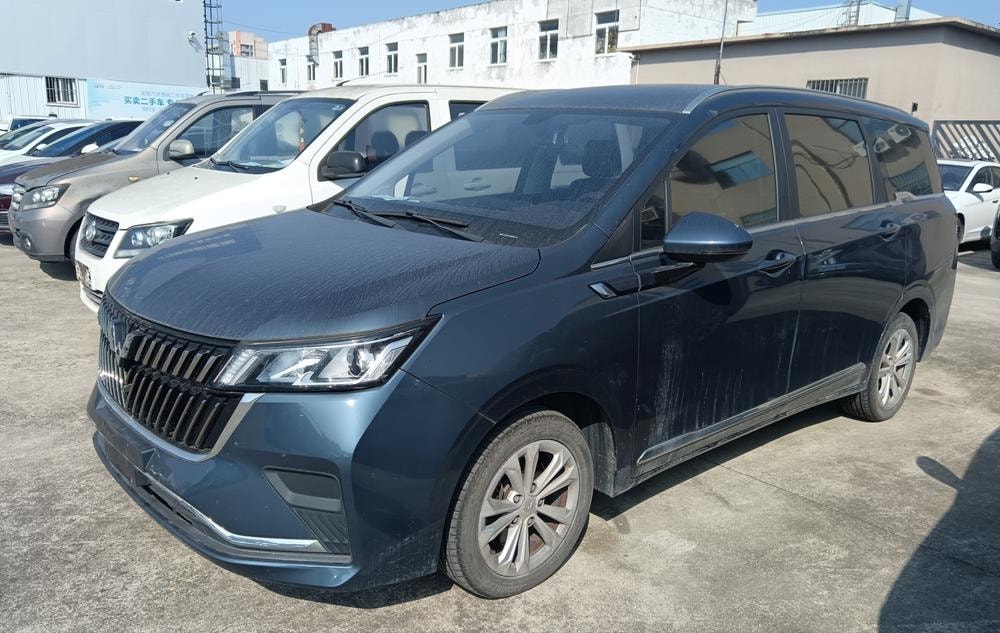Wuling Jiachen 2022 — фото автомобиля