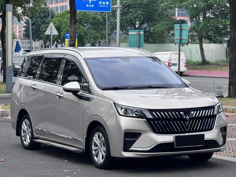 Wuling Jiachen 2022 — фото автомобиля