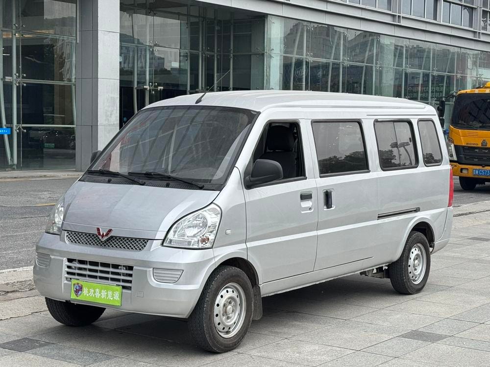 Wuling Rongguang EV 2023 — фото автомобиля 1