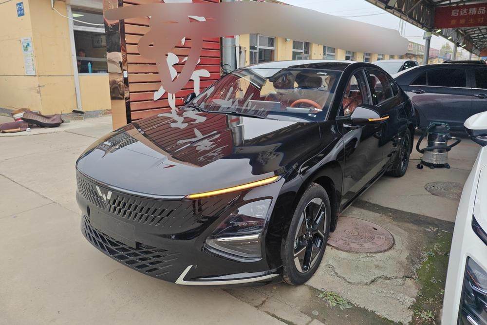 Wuling Starlight PHEV 2025 — фото автомобиля