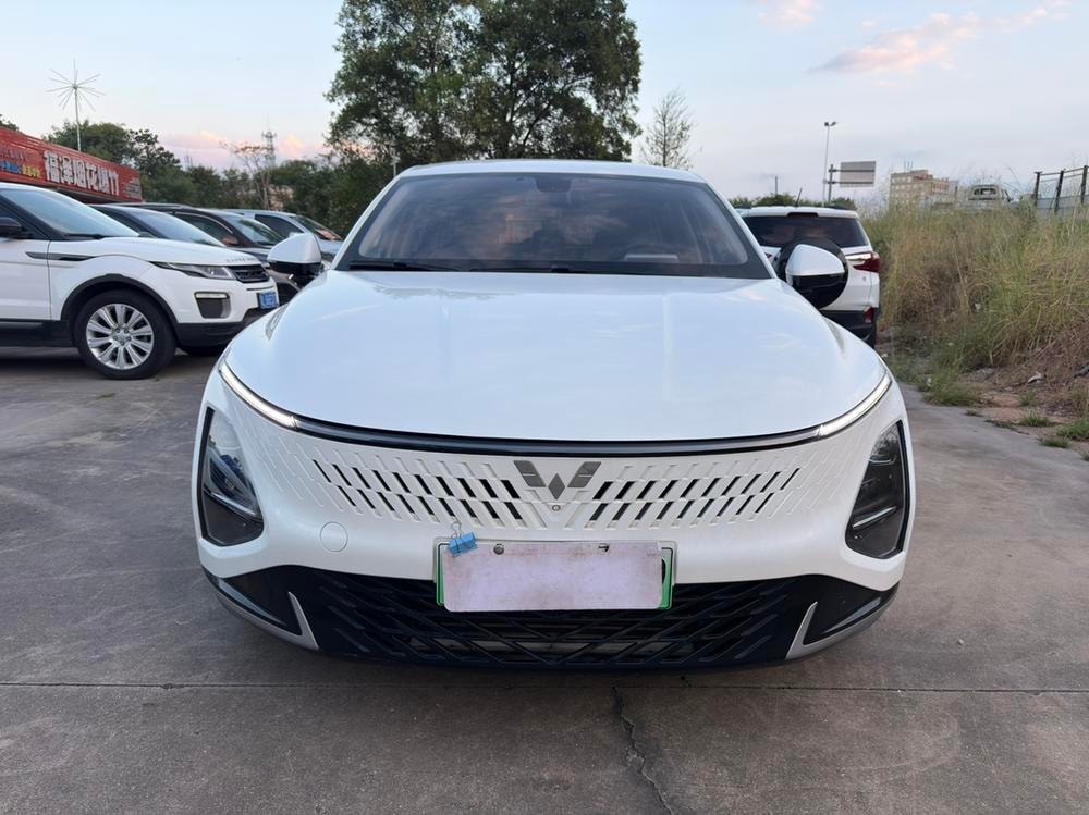 Wuling Starlight PHEV 2023 — фото автомобиля 1