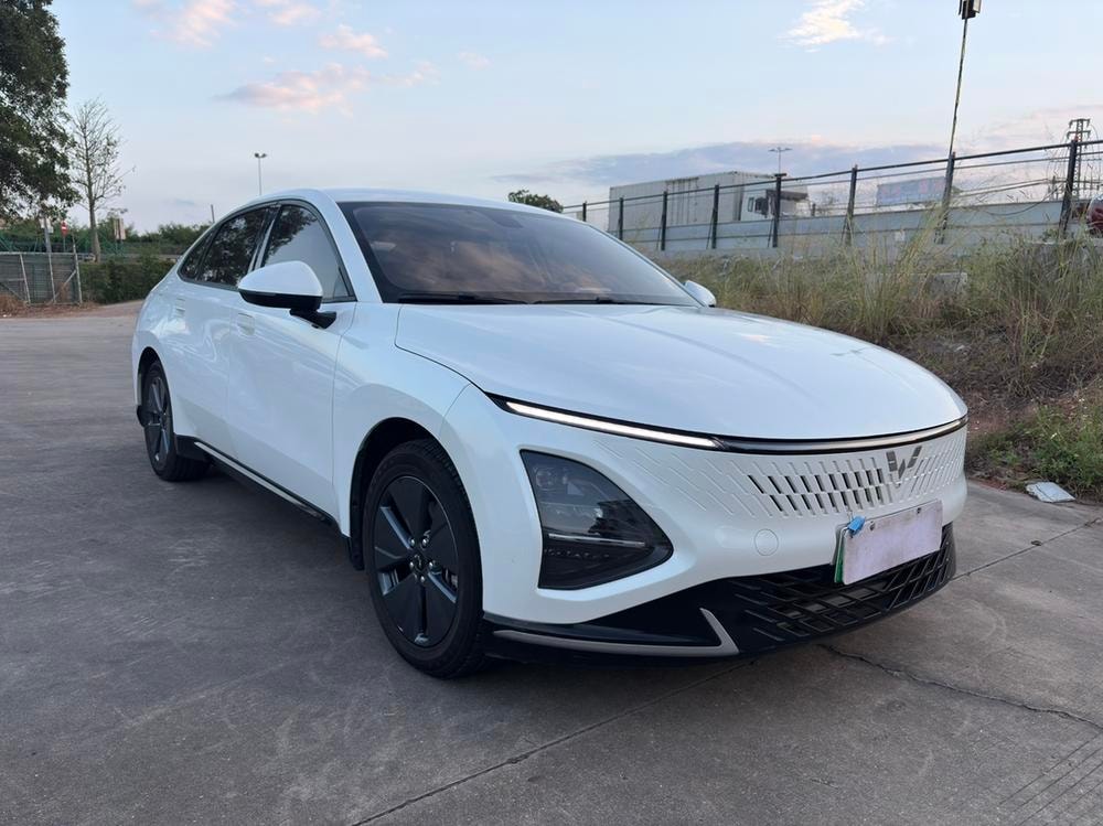 Wuling Starlight PHEV 2023 — фото автомобиля