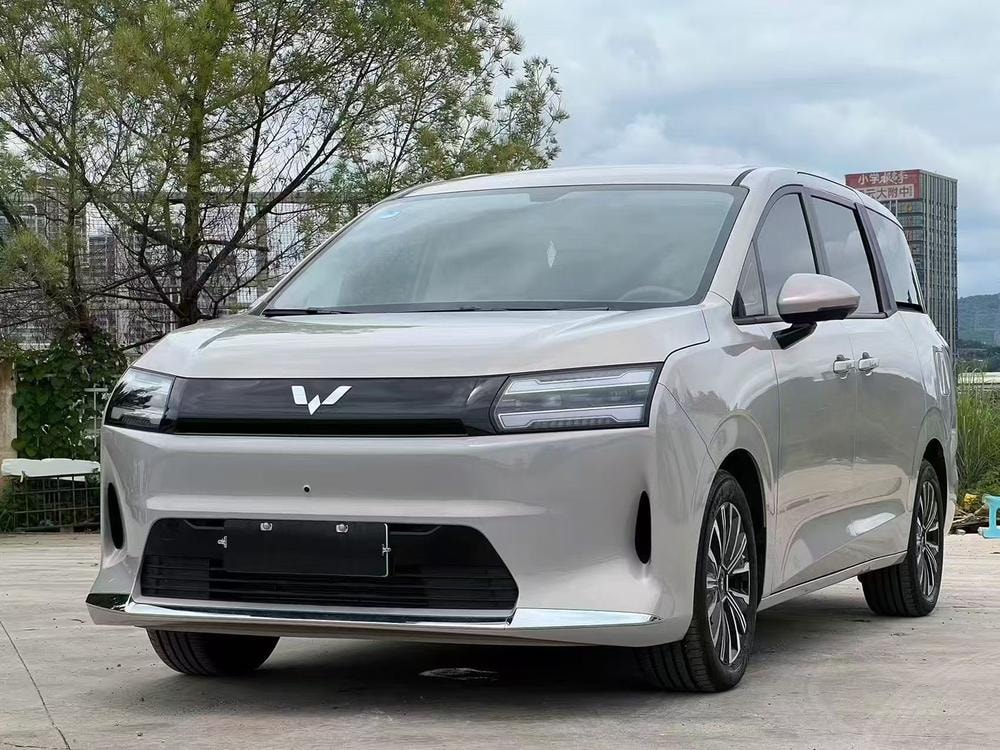 Wuling Xingguang 730 EV 2025 — фото автомобиля 1