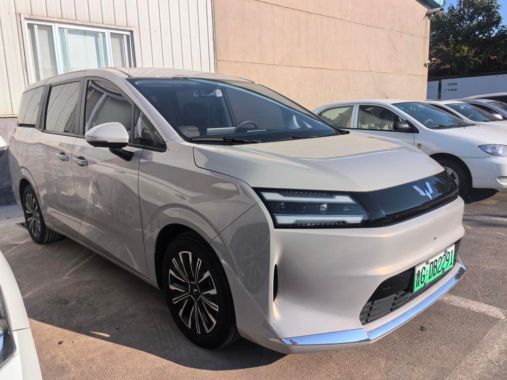 Wuling Xingguang 730 EV 2025 — фото автомобиля 1