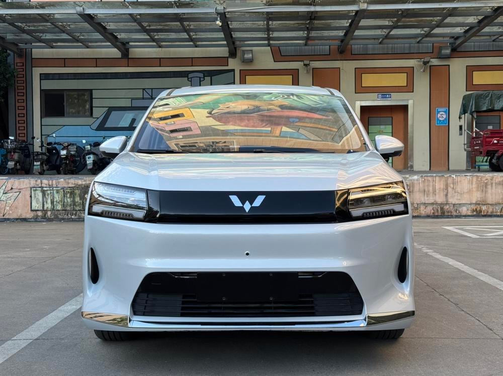 Wuling Xingguang 730 EV 2025 — фото автомобиля 1