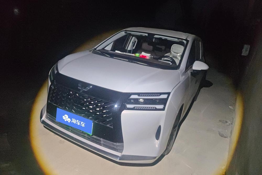 Wuling Xingguang 730 PHEV 2025 — фото автомобиля 1