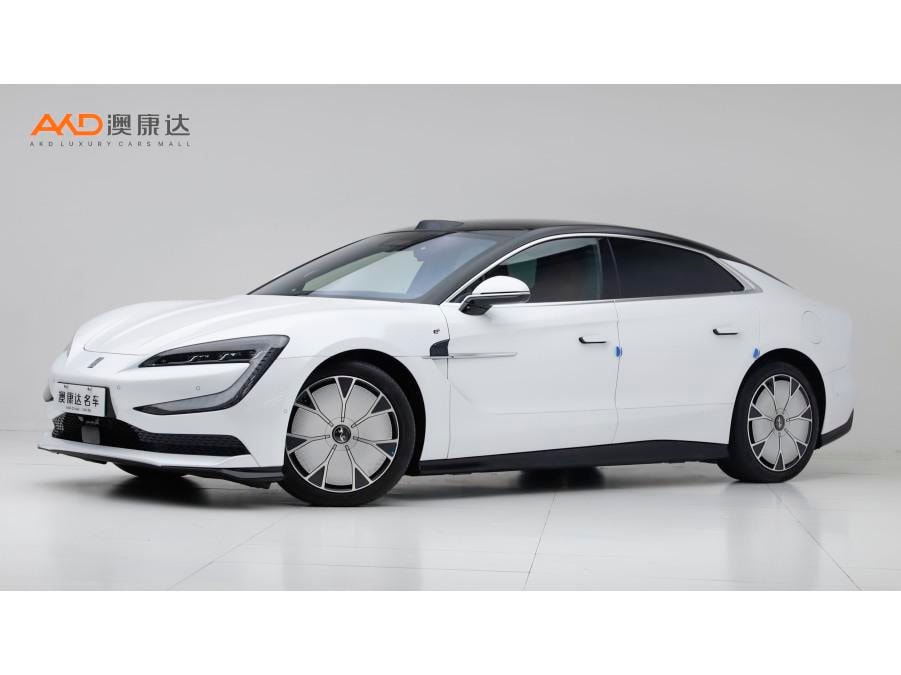 Yangwang U7 EV 2025 — фото автомобиля