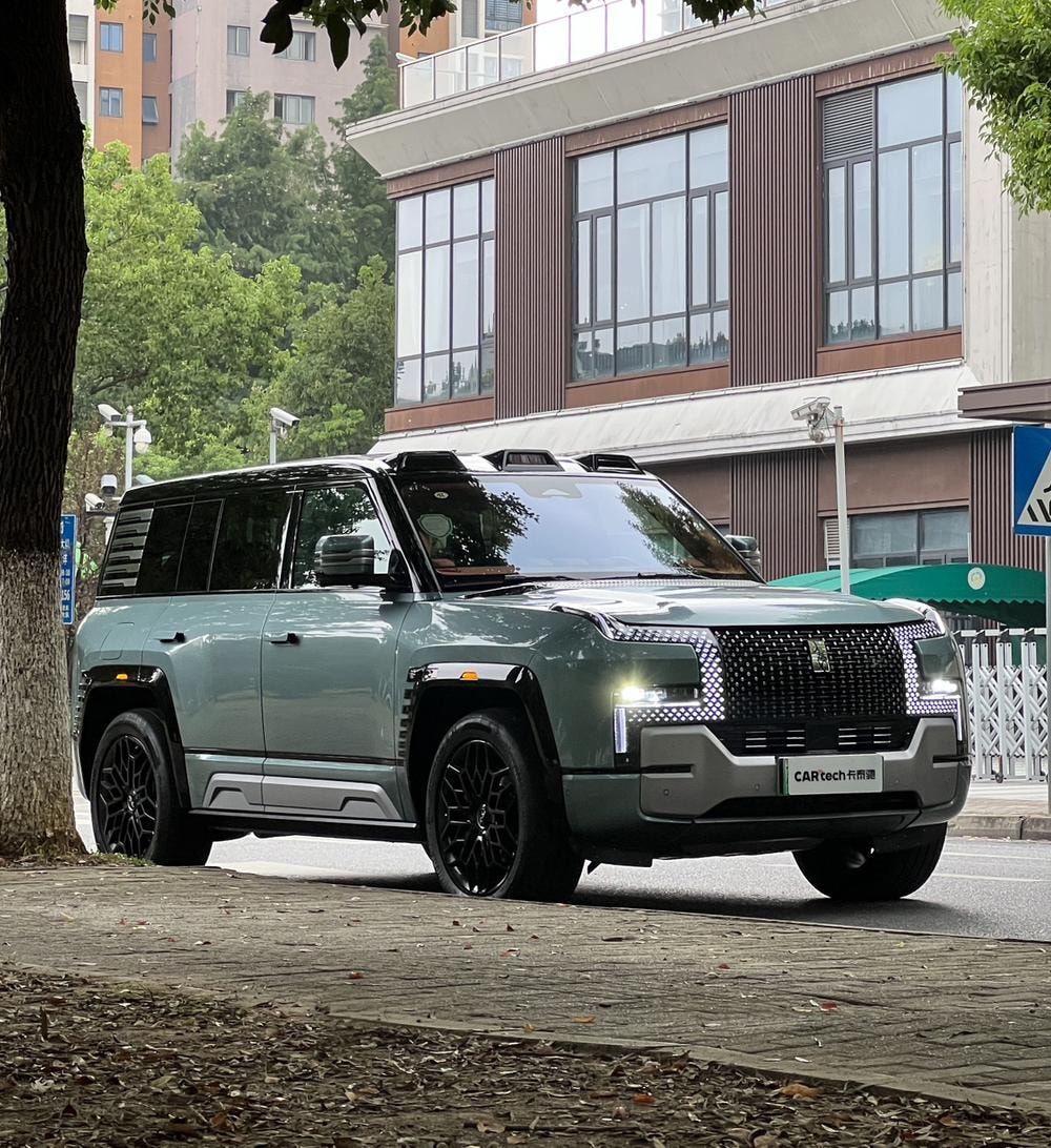 Yangwang U8 2023 — фото автомобиля