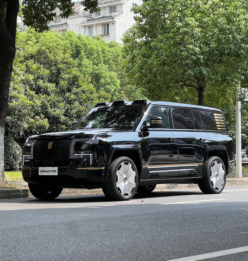 Yangwang U8L 2025 — фото автомобиля