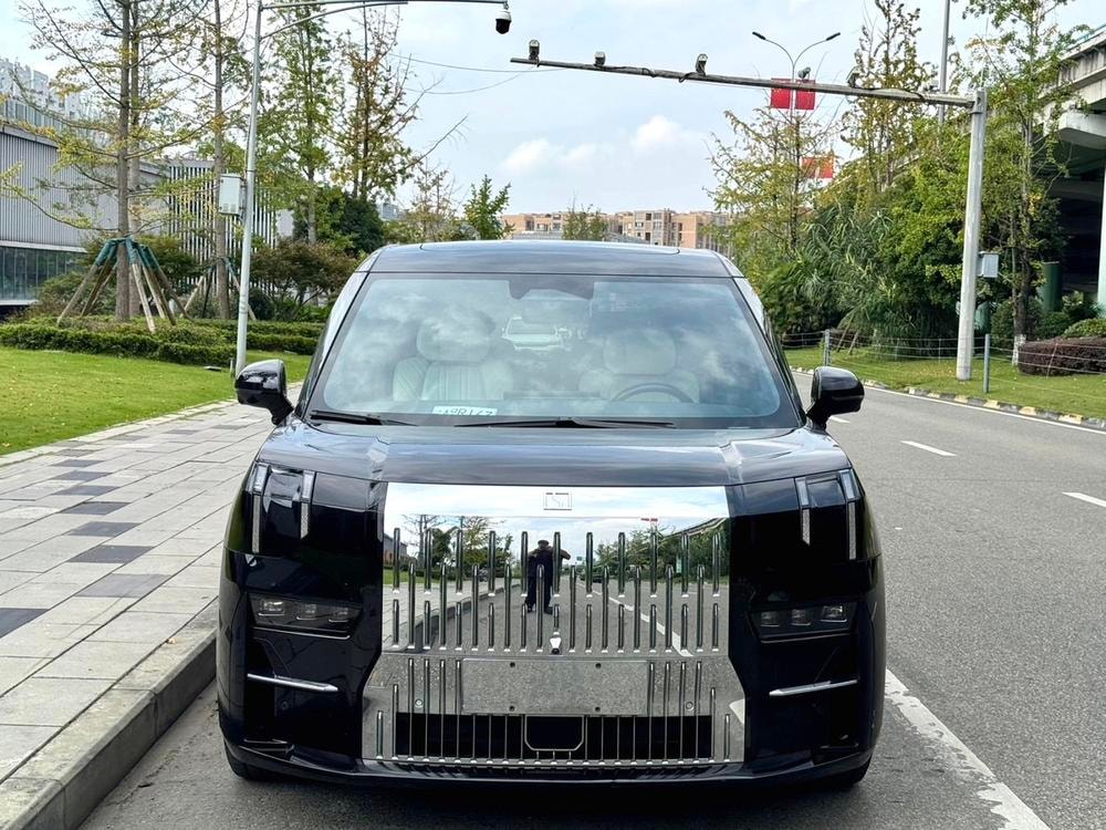 Zeekr 009 2023 — фото автомобиля
