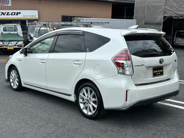Toyota PRIUS ALPHA 2015 — фото автомобиля 1