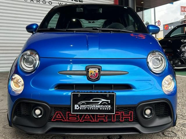 Abarth 695 TRIBUTO 2023 — фото автомобиля 1