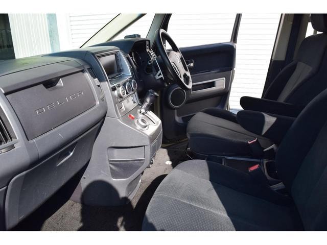 Mitsubishi DELICA D:5 2007 — фото автомобиля 1