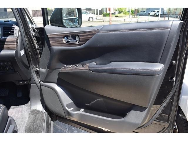 Nissan ELGRAND 2015 — фото автомобиля 1