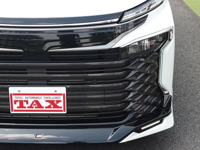 Toyota VOXY 2022 — фото автомобиля 1
