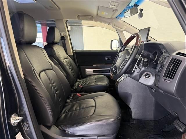 Mitsubishi DELICA D:5 2016 — фото автомобиля 1