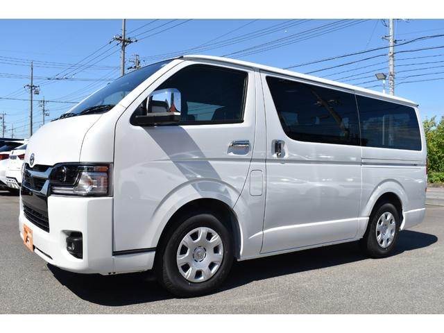 Toyota HIACE VAN 2026 — фото автомобиля 1