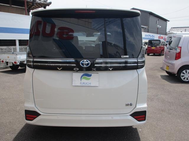 Toyota VOXY 2023 — фото автомобиля 1
