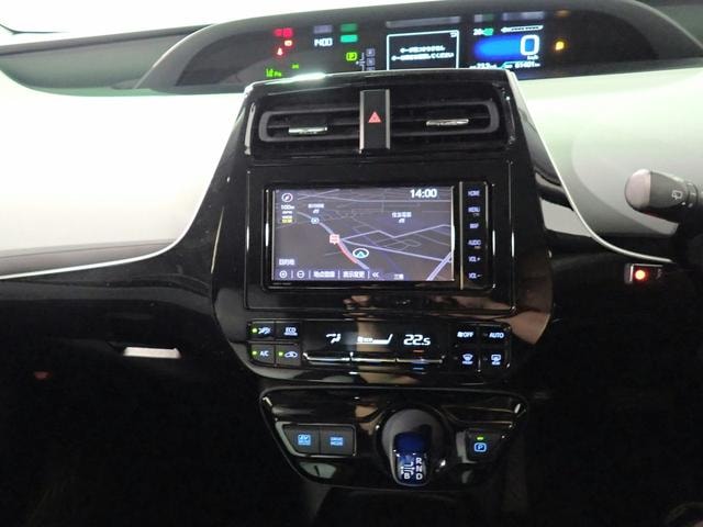 Toyota PRIUS 2021 — фото автомобиля 1