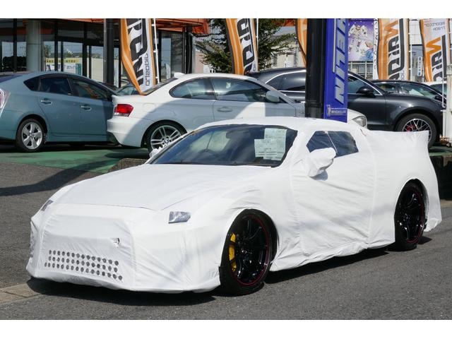 Nissan GT-R 2022 — фото автомобиля 1