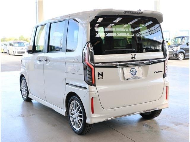 Honda N-BOX CUSTOM 2021 — фото автомобиля 1