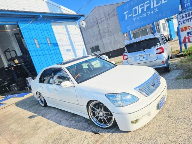 Toyota CELSIOR 2003 — фото автомобиля 1