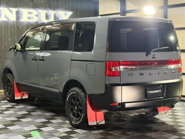 Mitsubishi DELICA D:5 2015 — фото автомобиля 1