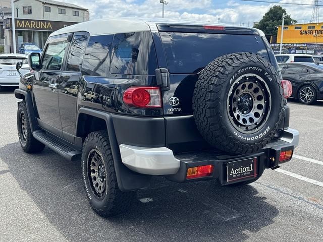 Toyota FJ CRUISER 2011 — фото автомобиля 1