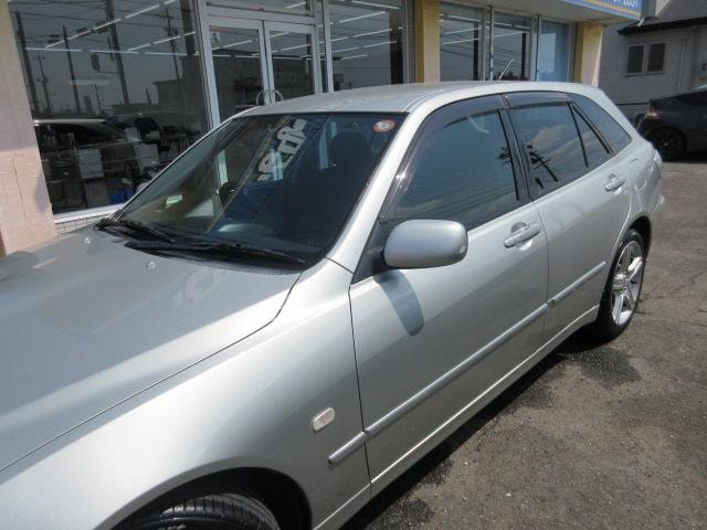 Toyota ALTEZZA GITA 2001 — фото автомобиля 1