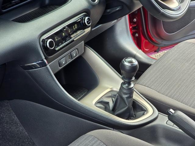 Toyota YARIS 2020 — фото автомобиля 1