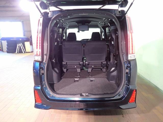 Toyota NOAH 2018 — фото автомобиля 1