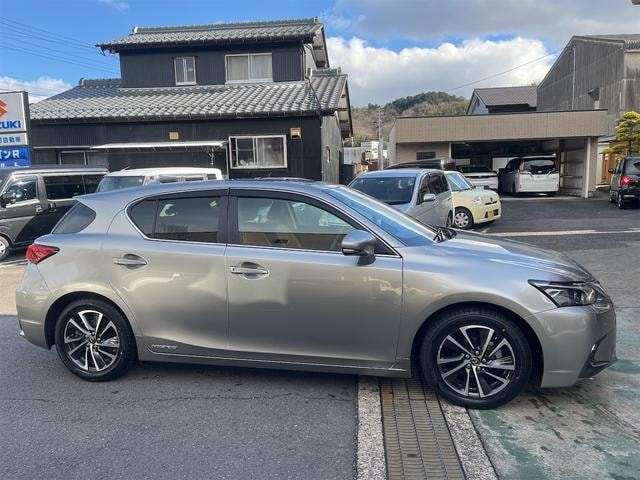 Lexus CT 2019 — фото автомобиля 1