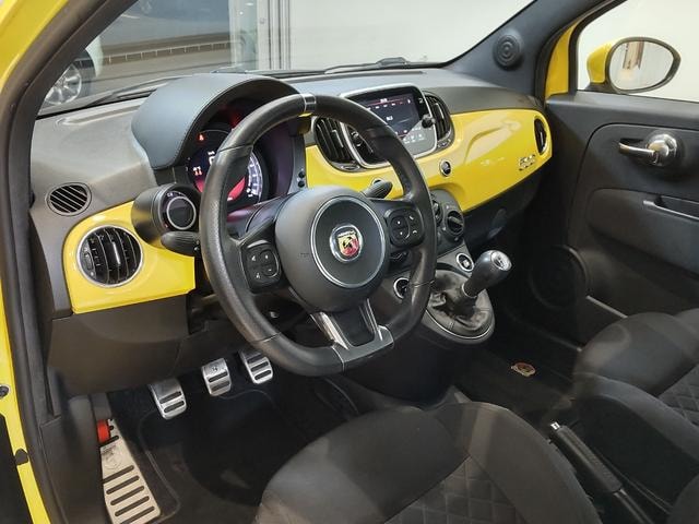 Abarth 595 2022 — фото автомобиля 1